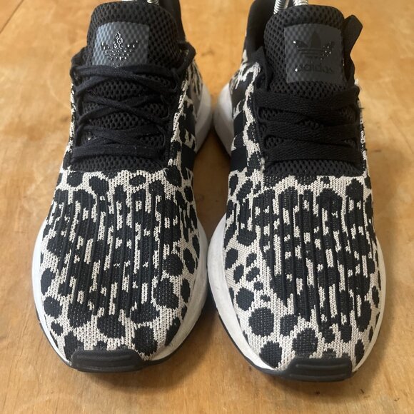 Adidas Women's Size 9 Swift Run White Black leopard Print Excellent Comfortable - Picture 3 of 14